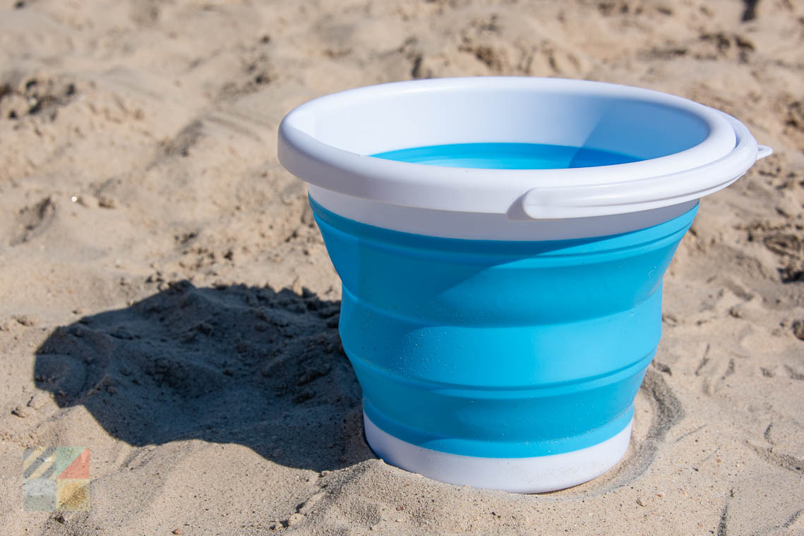 Silicone Beach Foldable Buckets Toys Halloween Bucket, 3L Jumbo Sand Pails Bucket Set with Mesh Bag, Swimming Pool Toys for Kids Adults, Gift Set for Gardening, Travel, Fishing, Cleaning, Camping