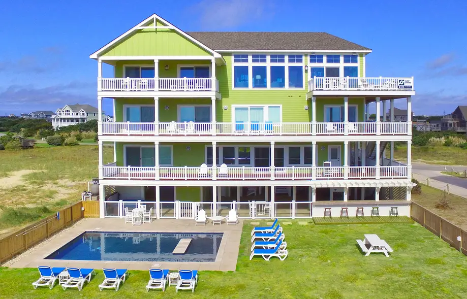 Hatteras Grander
