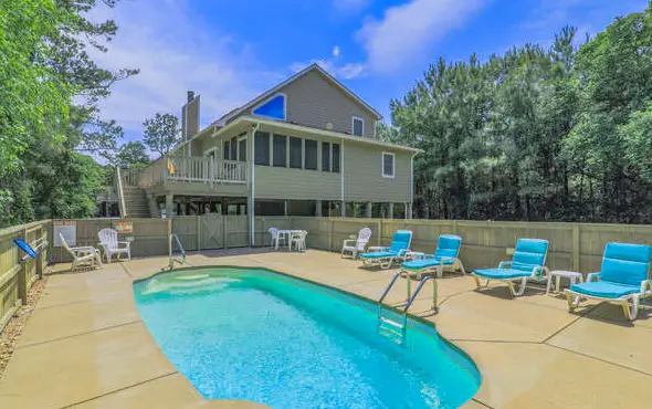 1215 - Corolla Hideaway