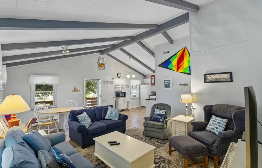 4 Paws Inn 411-B