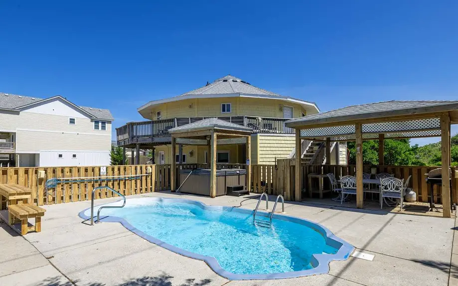 Roundabout Resort