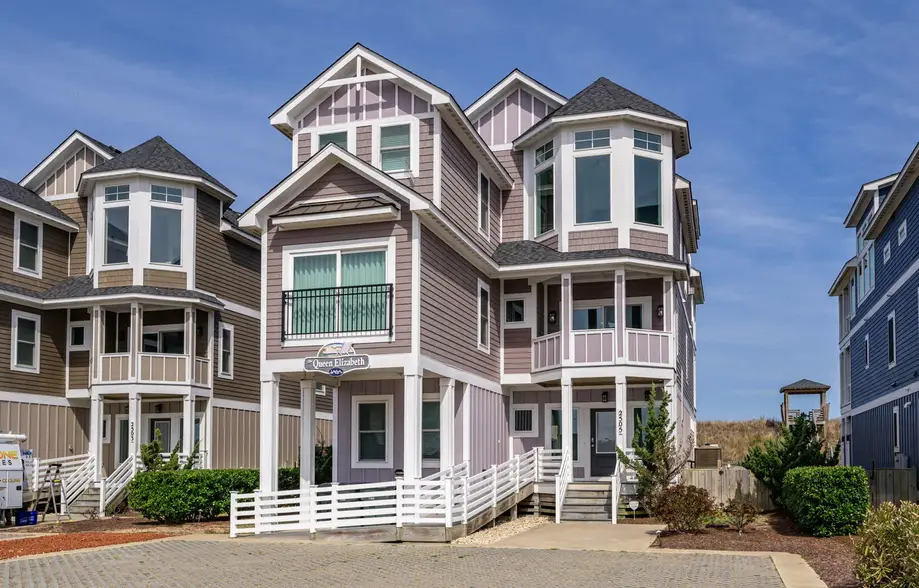 K8036 Queen Elizabeth 8 Bedroom Oceanfro...