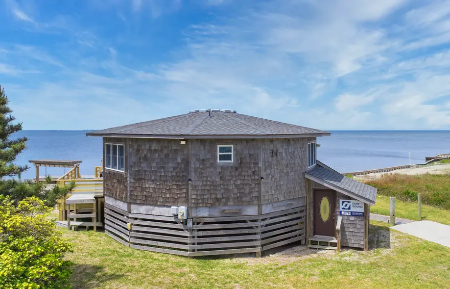 Tiki Hut